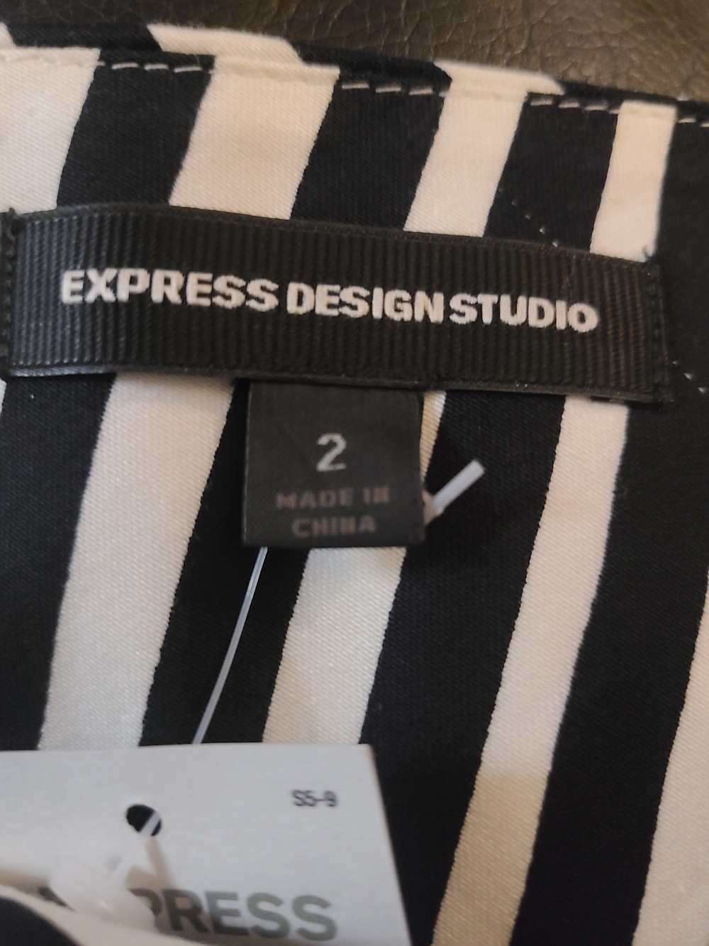 Express Geometric Print Mini Skirt Size 2 NWT - Picture 7 of 7